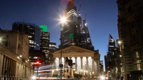 Ce fac băncile când un debitor fuge din țară? Răspunsul unui consultant financiar din Germania