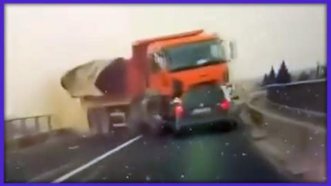 Vine TIR-ul spre tine şi eşti şi în derapaj? "Dacă faci asta, deja eşti pierdut"