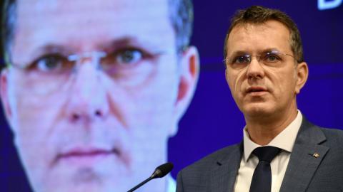 Ionuţ Moşteanu a demisionat. Viorica Dăncilă a reacţionat LIVE la DC News TV