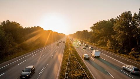 "E enervant pentru şoferii din România să faci un lucru simplu, de siguranţă". Titi Aur, păţanie pe autostradă