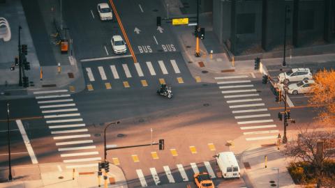 Eşti în SUA, intri în intersecţie pe verde şi nu apuci să ieşi? Iată ce păţeşti 