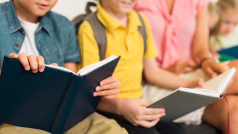 Profesorii, rol important în medierea relaţiilor dintre copii. Ce se întâmplă dacă un copil are autism