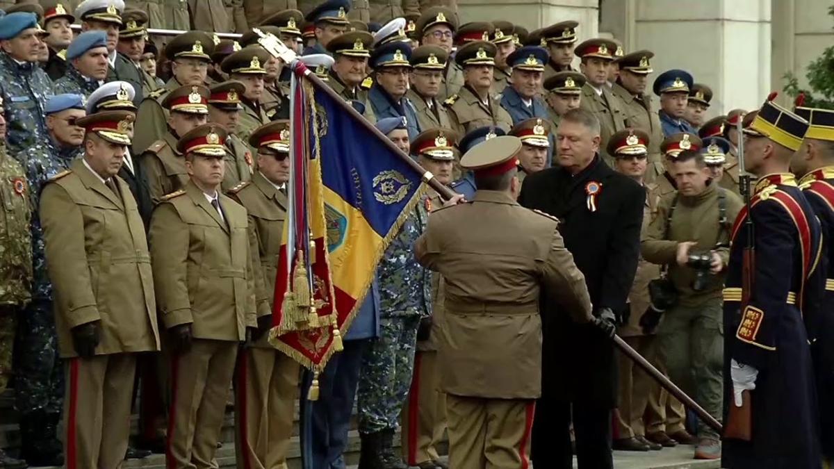 1 Decembrie: Klaus Iohannis învestește noul șef al Armatei