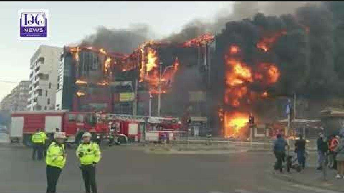 Imagini EXCLUSIVE de la incendiul din Capitală. Centrul comercial arde complet!
