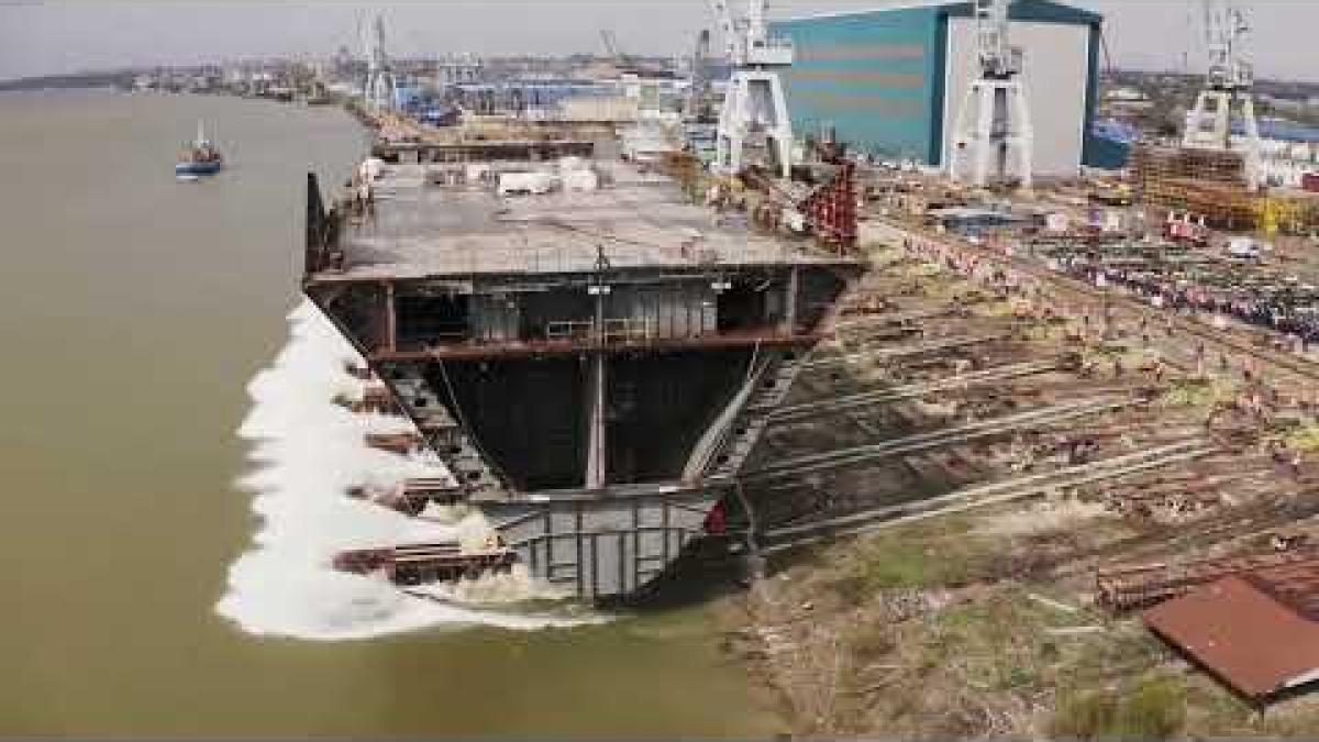 Lansarea la apă a modulelor navei militare Den Helder, construită de Damen la Galați pentru Olanda