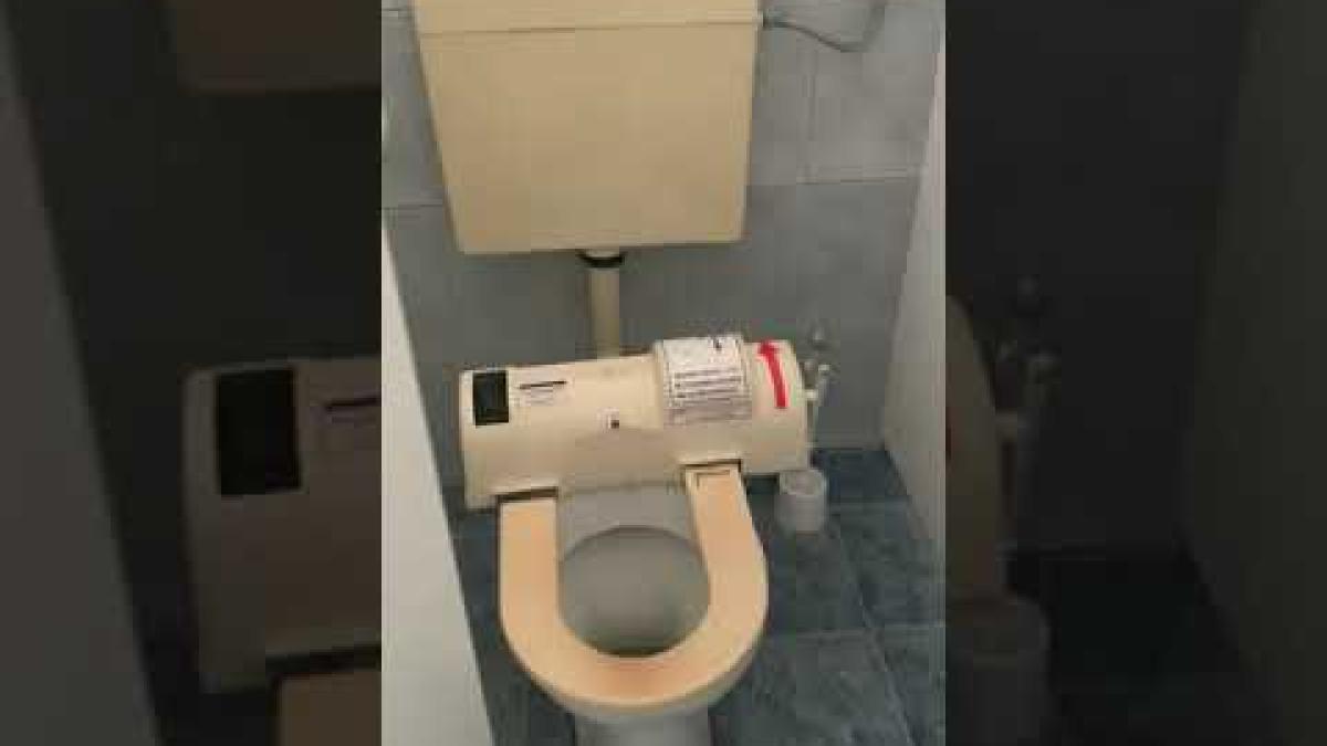 Toalete demne de Evul Mediu pentru piloții și stewardesele de la Tarom!