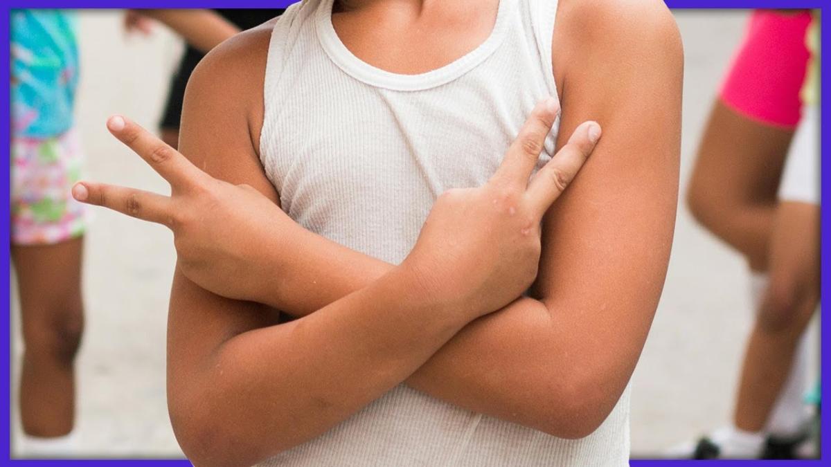 copil de doar 8 ani ajuns la reabilitare dupa consumul de droguri subcomisar cauta sa faca parte din grup si lasa garda jos