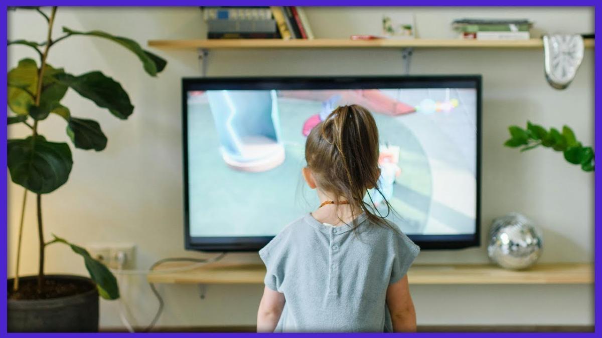 Psiholog, apel către părinți: Vă rog să nu mai lăsați copilul la TV sau în mediul virtual până la 8 ani