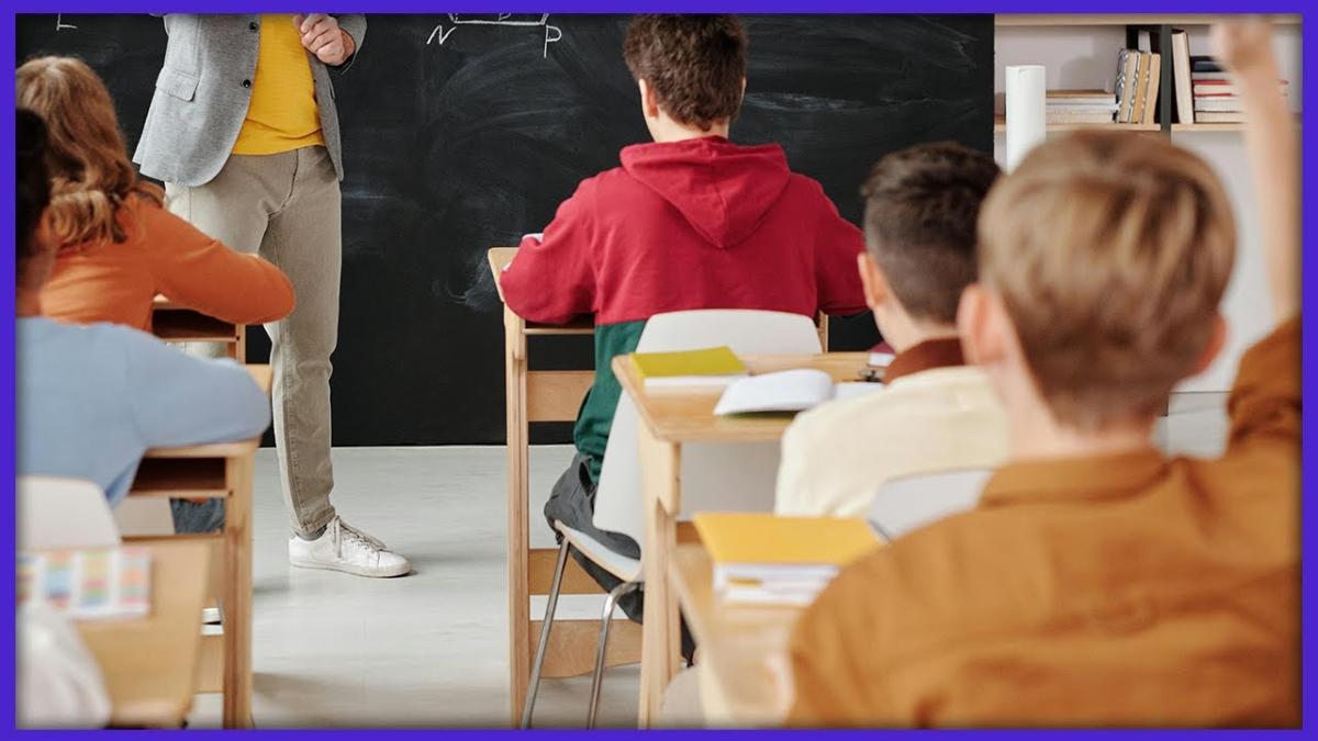 Cum greșesc cadrele didactice nepregătite. Expert: De ce să-i dai 100 de compuneri ca temă?