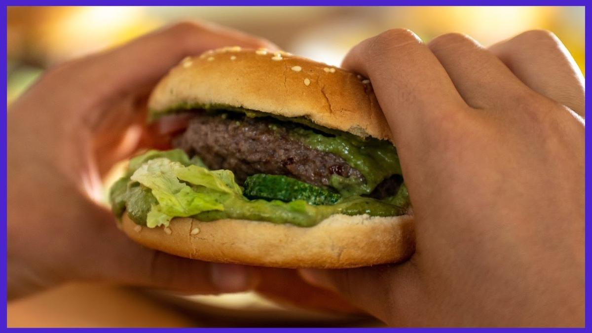 Lecția învățată de un român de la britanici. Reacție după ce a spus: „Ăsta e burger?”