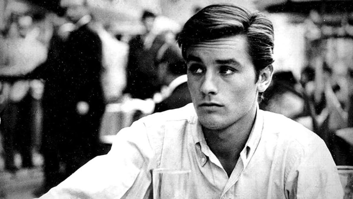 Alain Delon, ultimul mare star al cinematografiei universale. Critic: A avut roluri memorabile încă din tinerețe