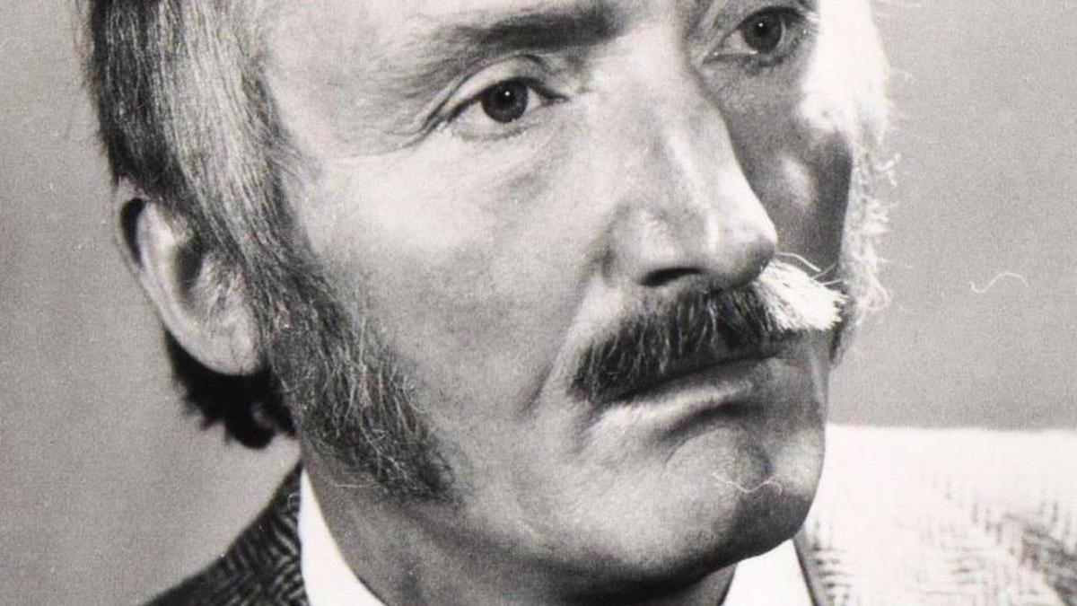 Povestea poetului Mihai Ursachi: De la salvamar în România, la profesor în America