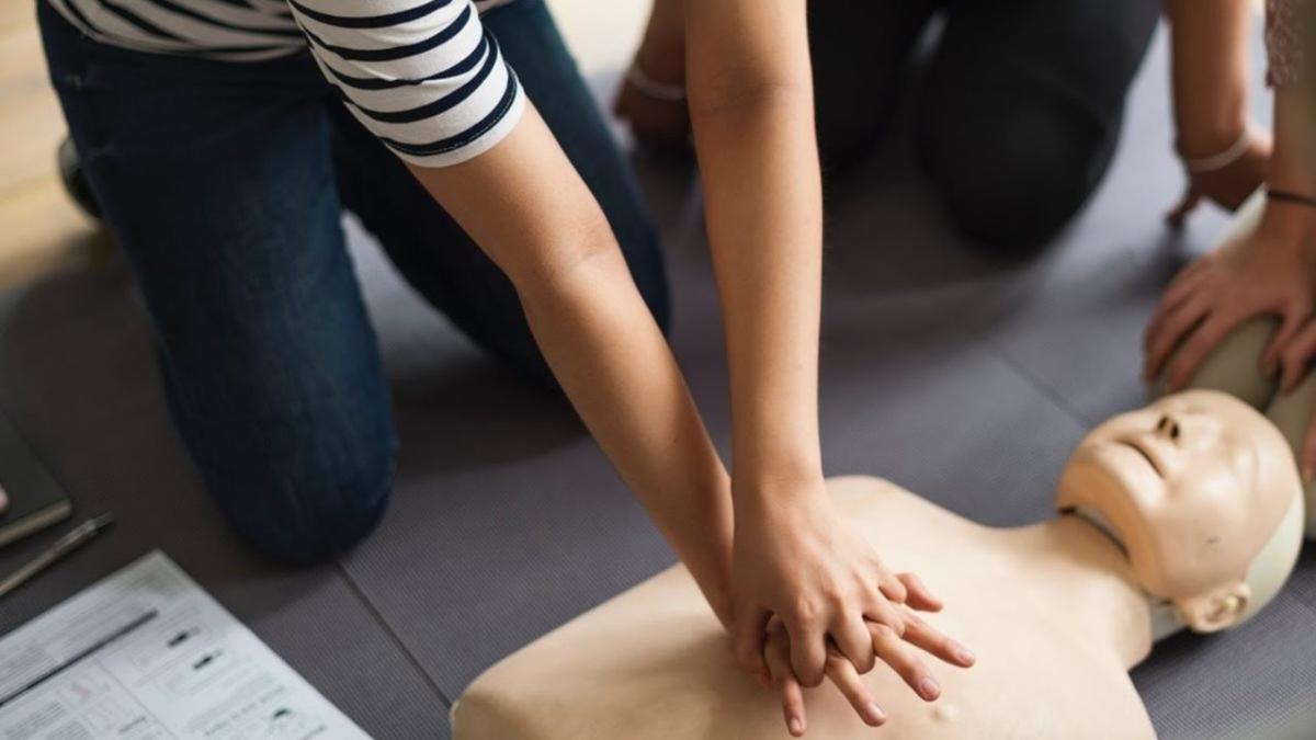 Viața nu e în programă: în școlile din România nu te învață nimeni ce să faci în situații de urgență