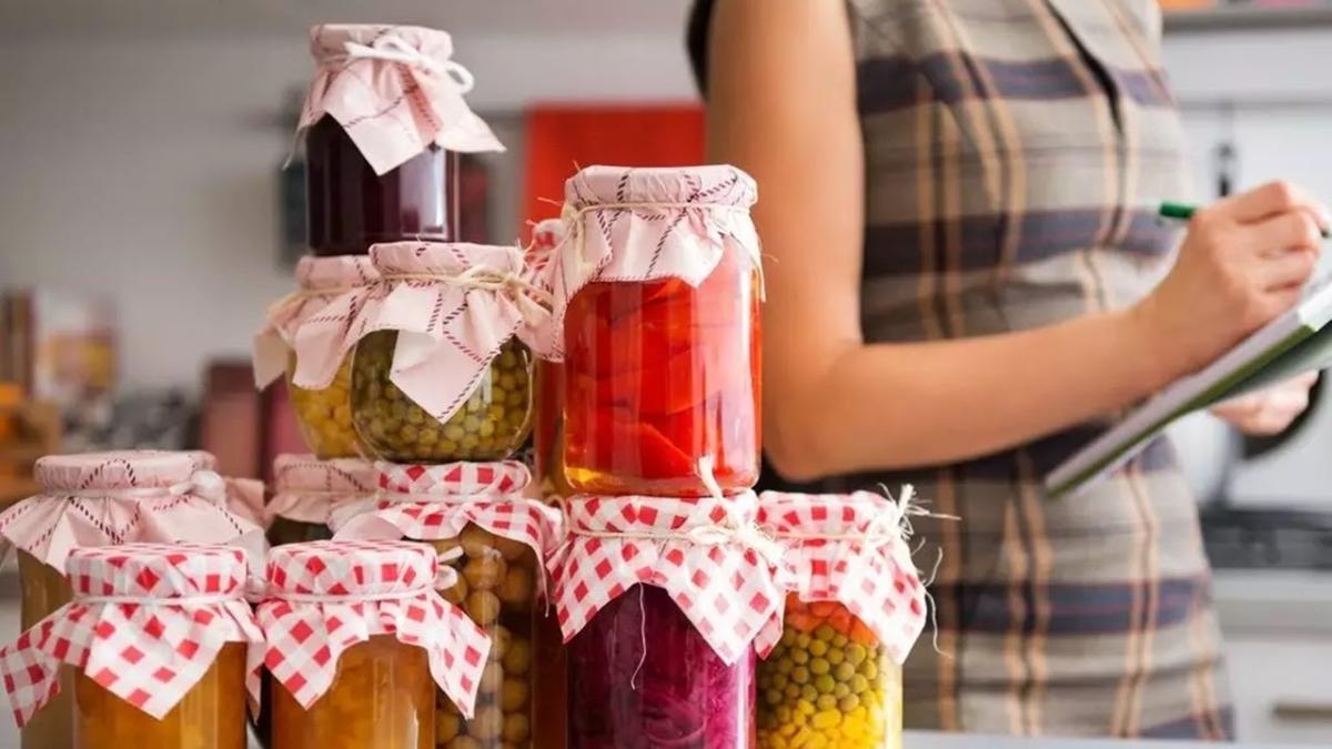 Mulți români au renunțat la proviziile pentru iarnă. Nu și le mai permit. Analist economic: Oamenii merg la supermarket ca la muzeu