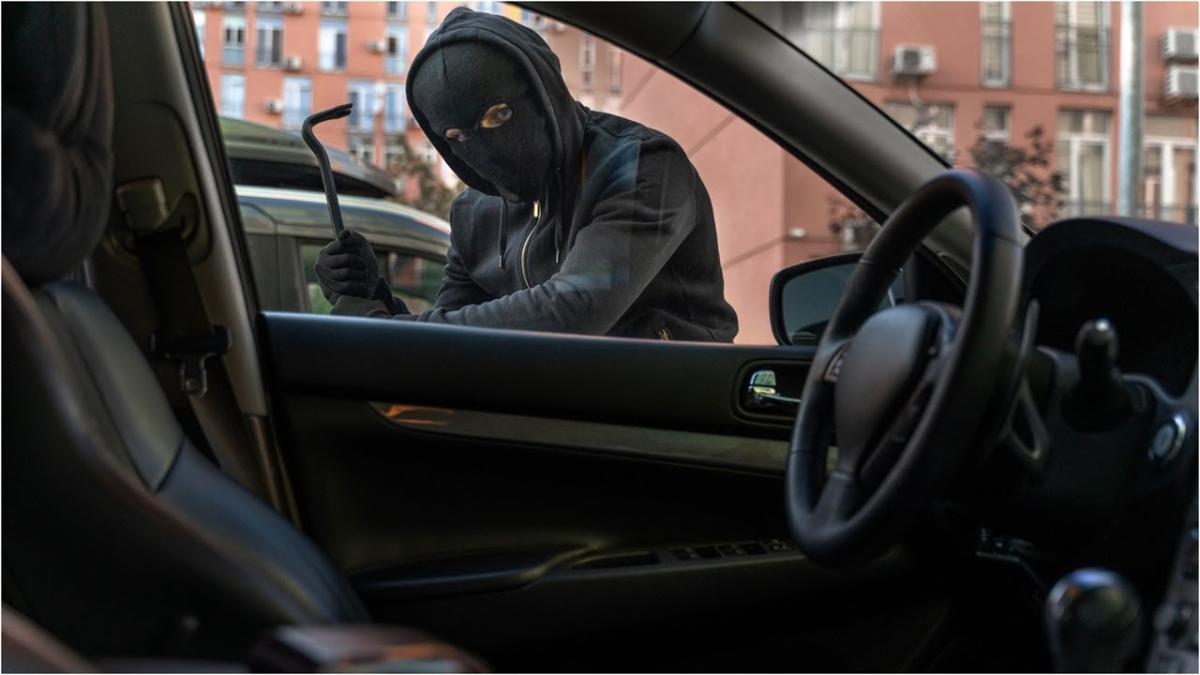 Profilul hoțului de mașini de lux. Comisar Tudose: Nu oricine poate face asta, e nevoie de abilități