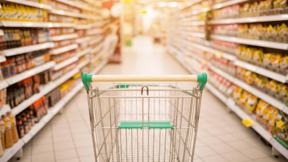 Ce-i așteaptă pe români de la 1 ianuarie 2025? Economist: Toate acestea se vor resimți direct în prețurile de la raft