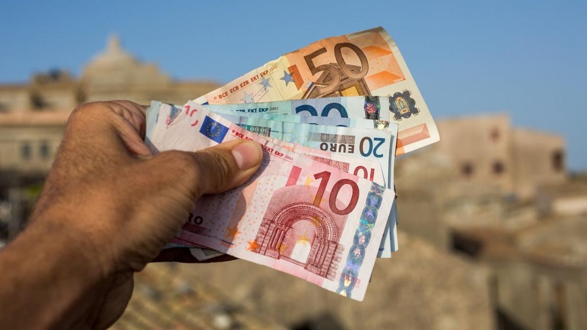 Românii din străinătate, cei mai mari „investitori străini” ai țării noastre. Deputat: Au trimis mai mulți bani decât am primit de la UE