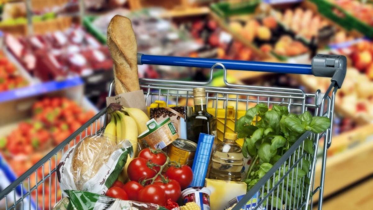 Prețurile la alimente au crescut constant în ultimele 14 luni. Specialist: Producția agricolă scade / România își poate valorifica resursele