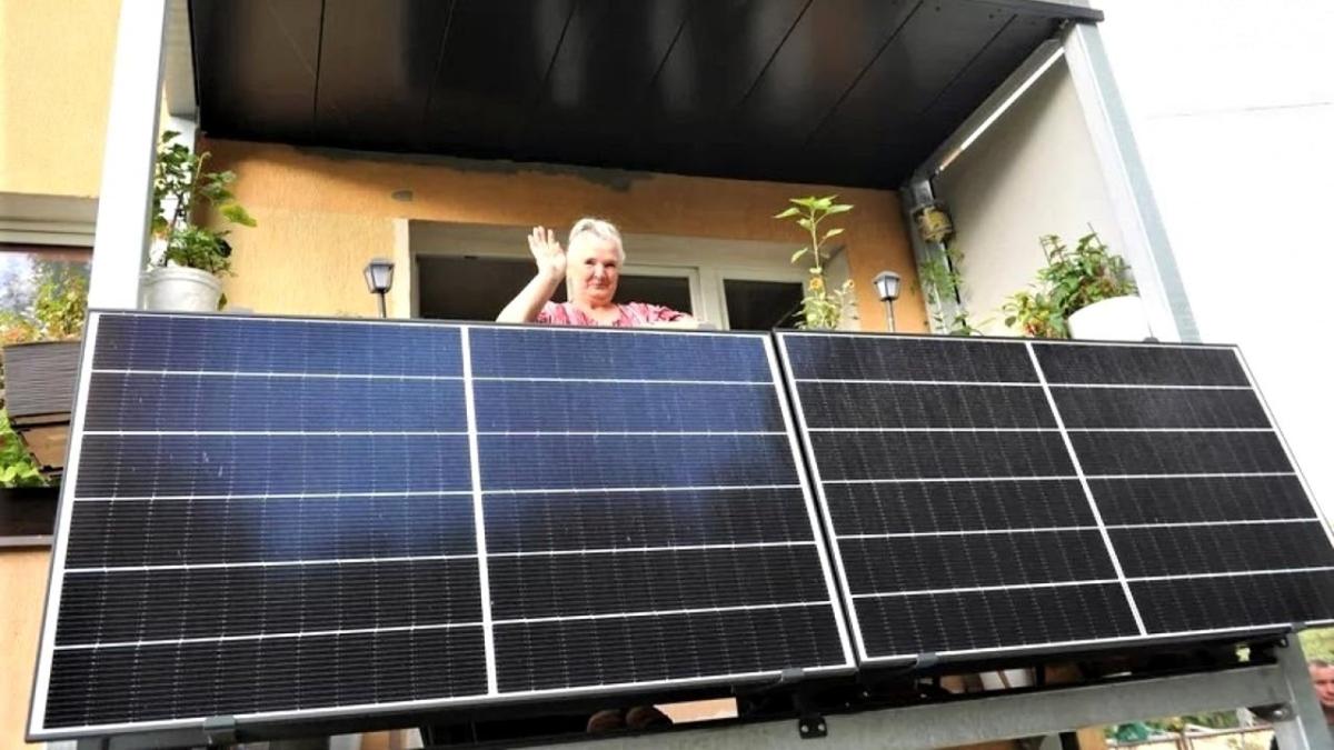 Panouri fotovoltaice la bloc: De ce nu pot folosi locatarii energia produsă pe terasele blocurilor?