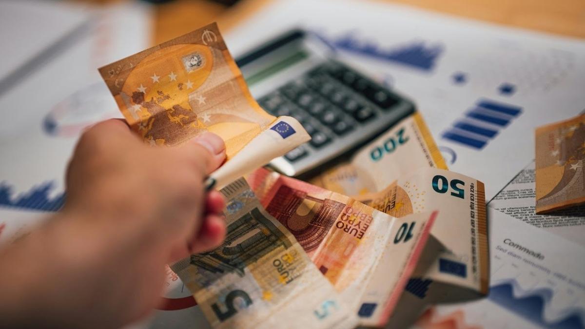 Chirie în străinătate sau proprietate în România? Economist: „Cu banii aceia nu te mai întâlnești niciodată!”