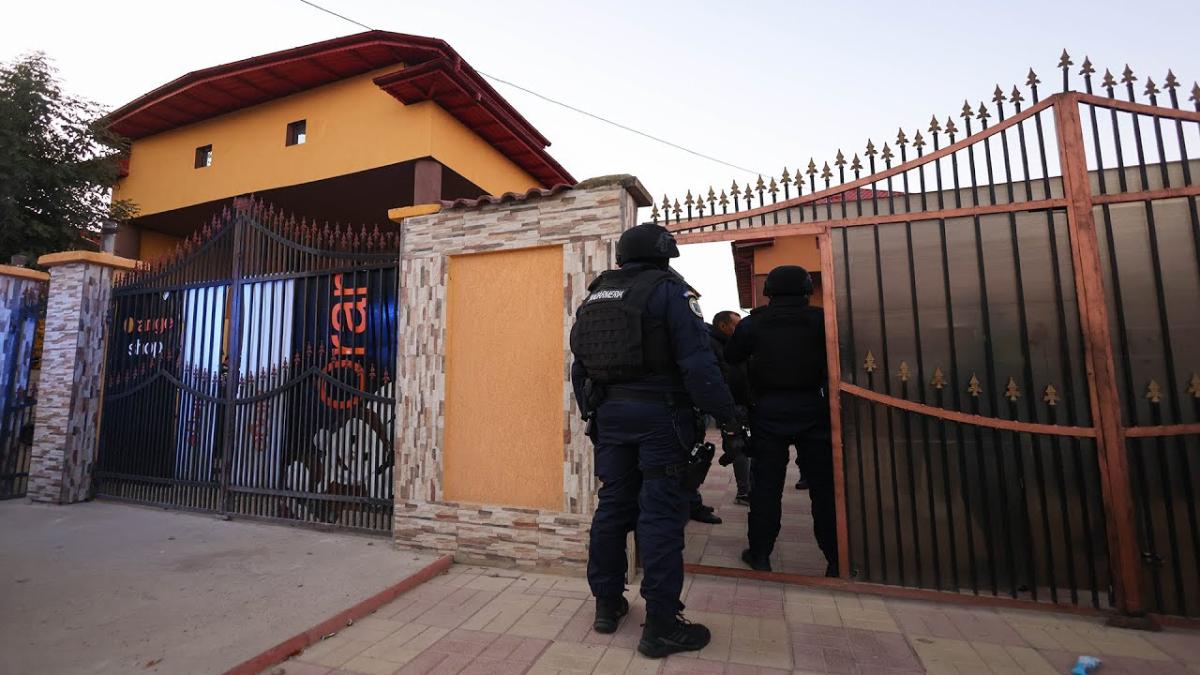 Cum au aflat polițiștii de armele găsite în toată țara. „Cineva a organizat întreaga operațiune”