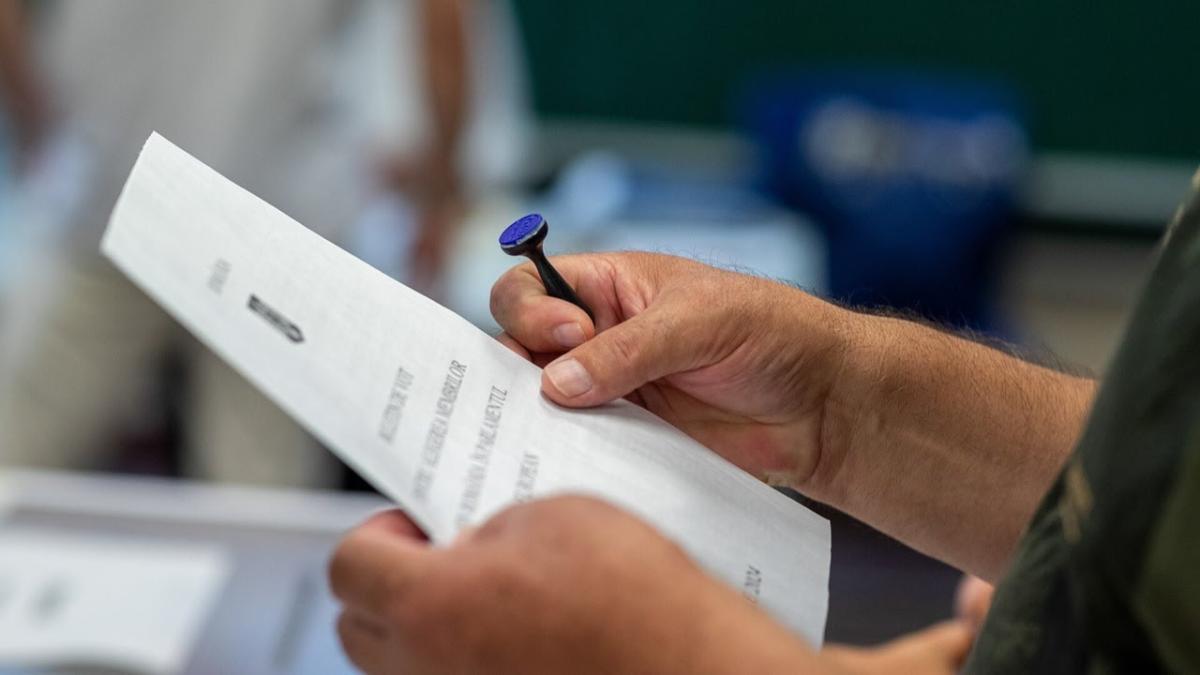 Cine ar ieși învingător în cursa pentru Cotroceni dacă ar vota doar românii cu vârsta între 18 și 44 de ani?