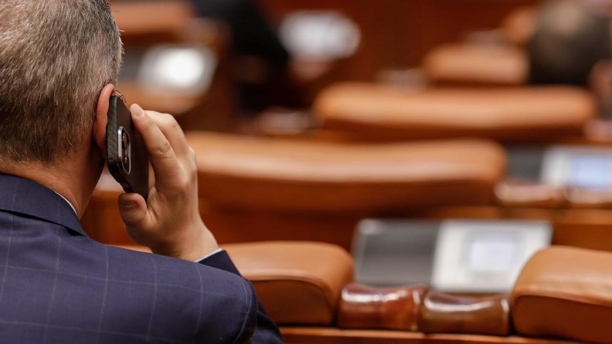 Rolul consilierului în Parlament: Tu, ca parlamentar, pici acolo și nu știi nici unde e bufetu