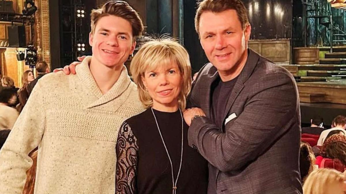 de-la-stanga-la-dreapta-Maxim-Naumov-Yevgenia-Shishkova-si-Vadim-Naumov-