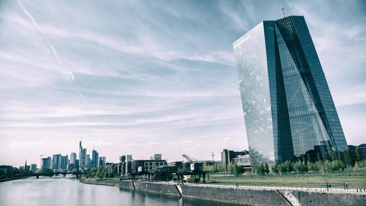 frankfurt-2251537_1920