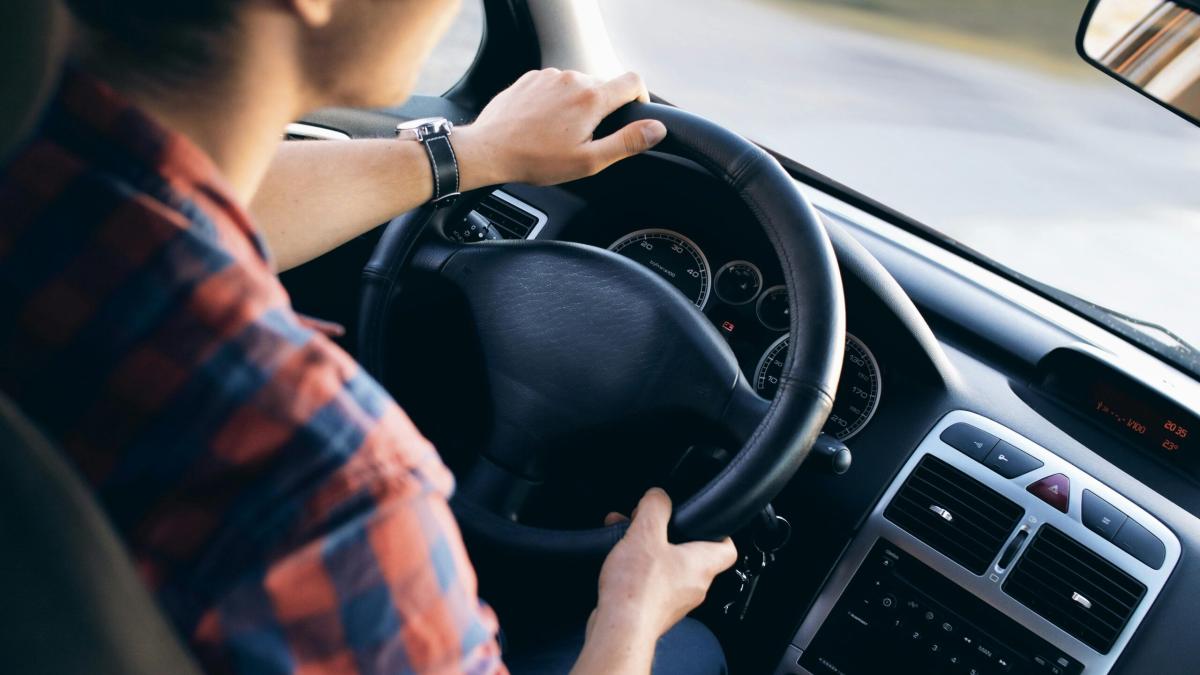 Diferenţa dintre România şi Suedia la trafic. Faza din trafic care ar fi adus anularea permisului unui începător