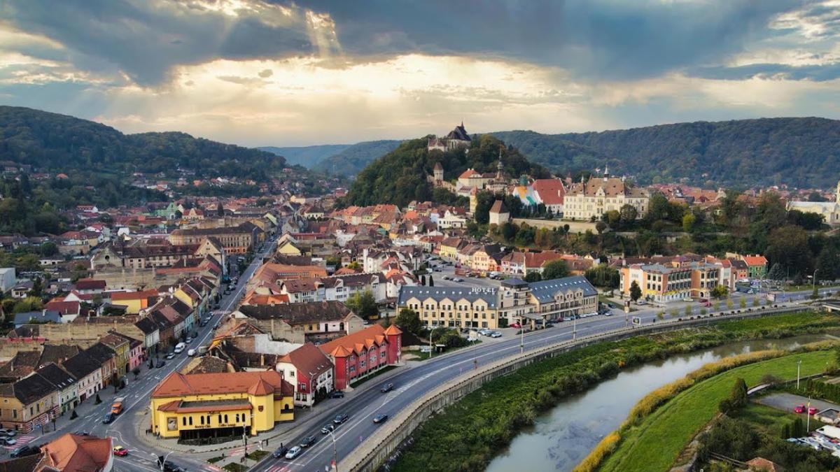 Motivele pentru care o britanică a ales România în urmă cu mai bine de 20 ani. Legumele din grădină sunt pe primul loc