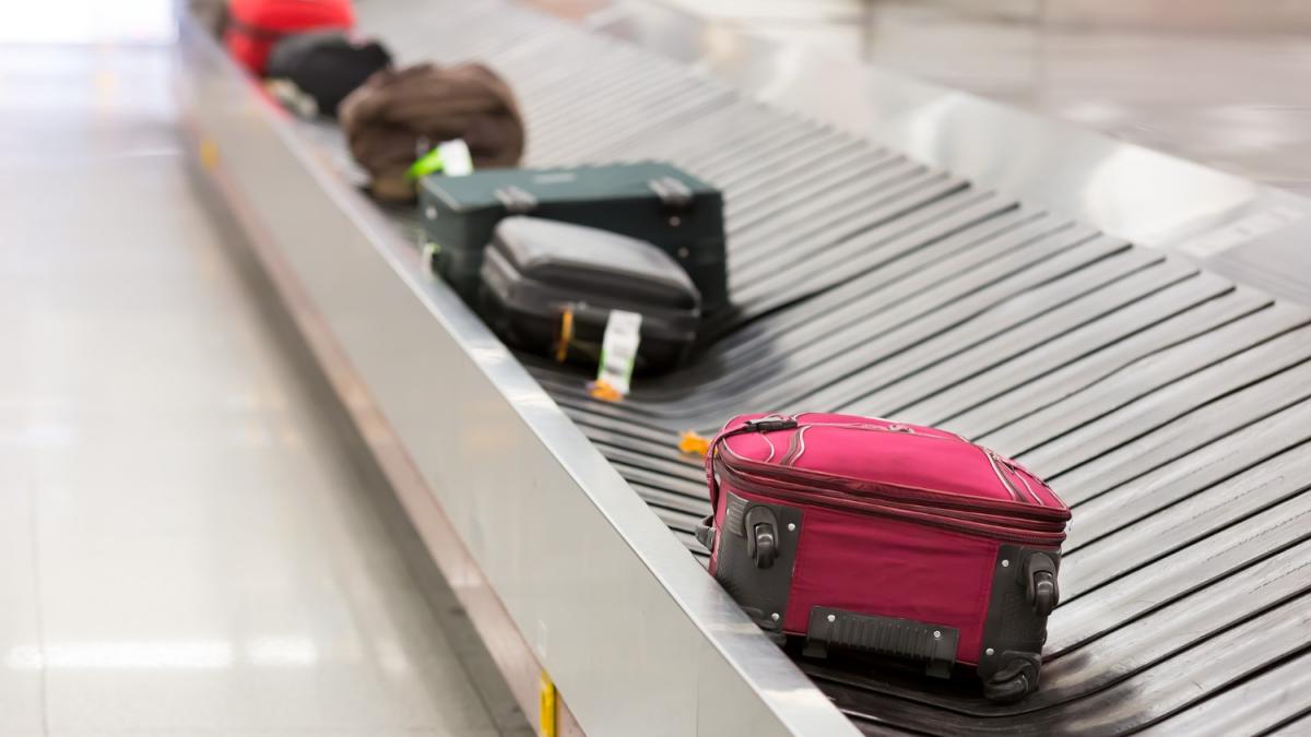 Câți bani putem primi când rămânem fără bagaj la aeroport. Cum se calculează această despăgubire de către firmele aeriene