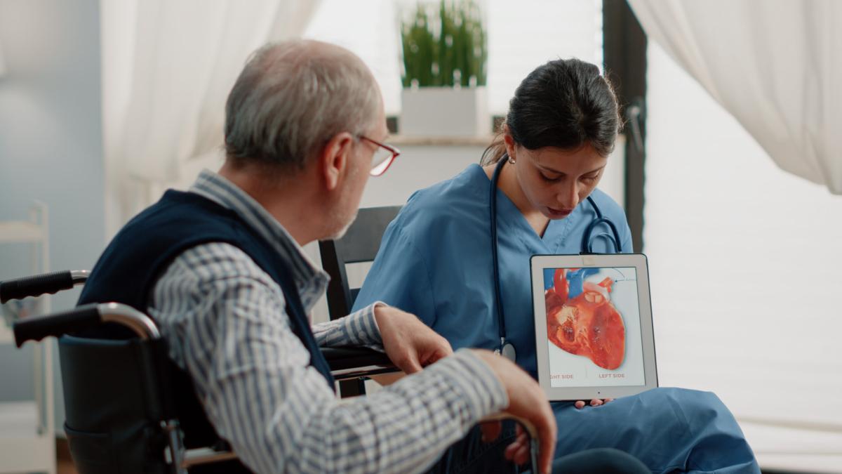 Evoluția chirurgiei cardiovasculare: Tehnicile minim invazive care vin în beneficiul persoanelor în vârstă