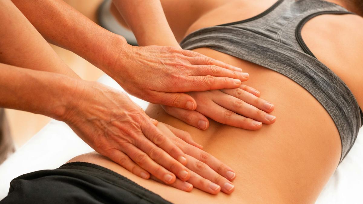 Durerea lombară persistentă afectează din ce în ce mai mulți oameni: Cum pot scăpa de ea fără ajutor medical