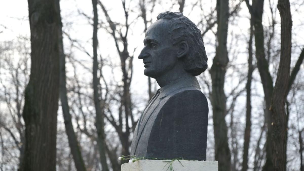90 de ani de la nașterea lui Grigore Vieru. Portretul poetului iubirii de neam