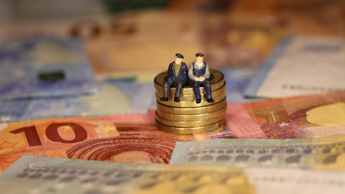 Ce pot face românii care nu reuşesc să strângă bani pentru un fond de rezervă. Sfatul economistului