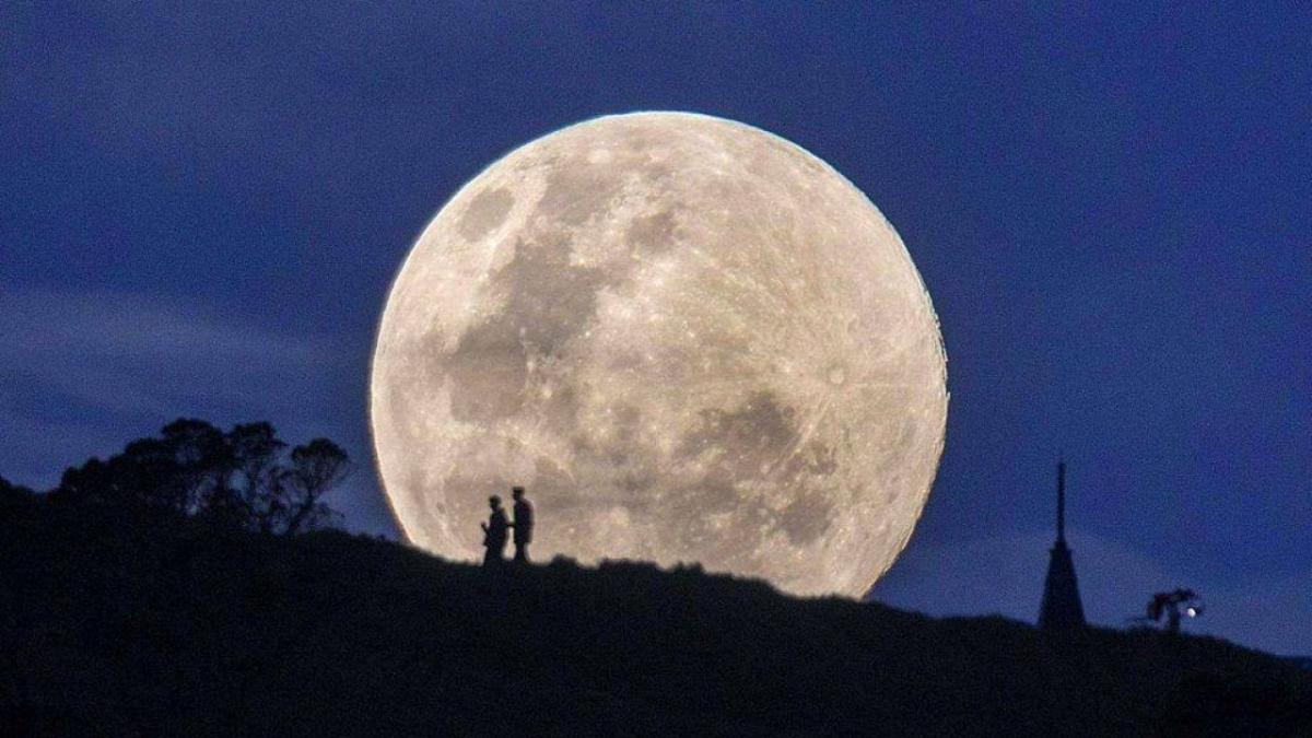 superluna-plina-din-17-octombrie