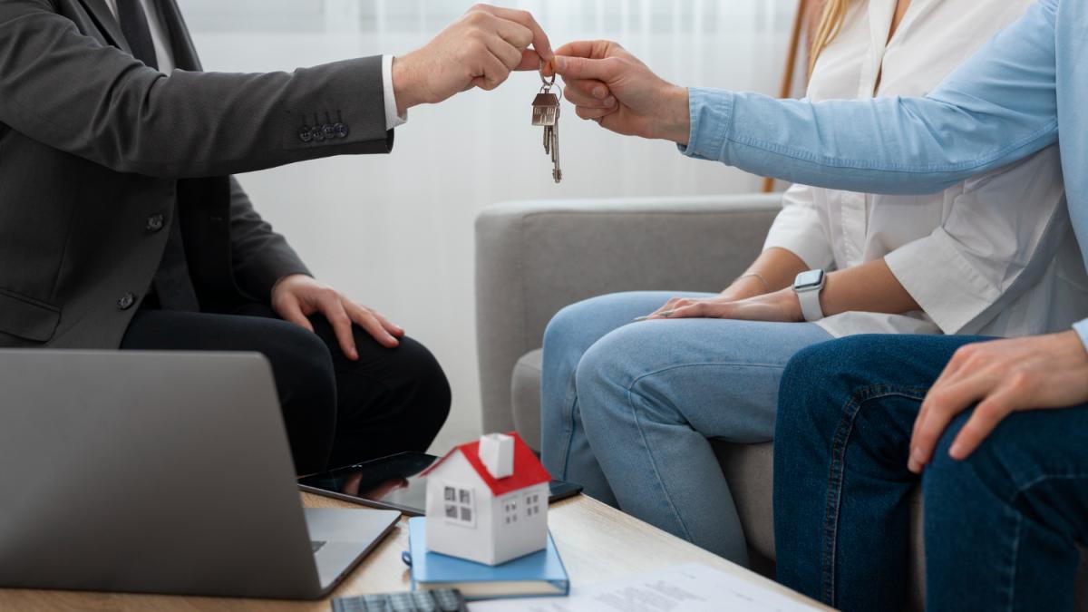 Dobânzile, motivul pentru care tot mai puține familii aleg să cumpere o locuință. Directorul FNGCIMM vorbește despre Programul Noua Casă
