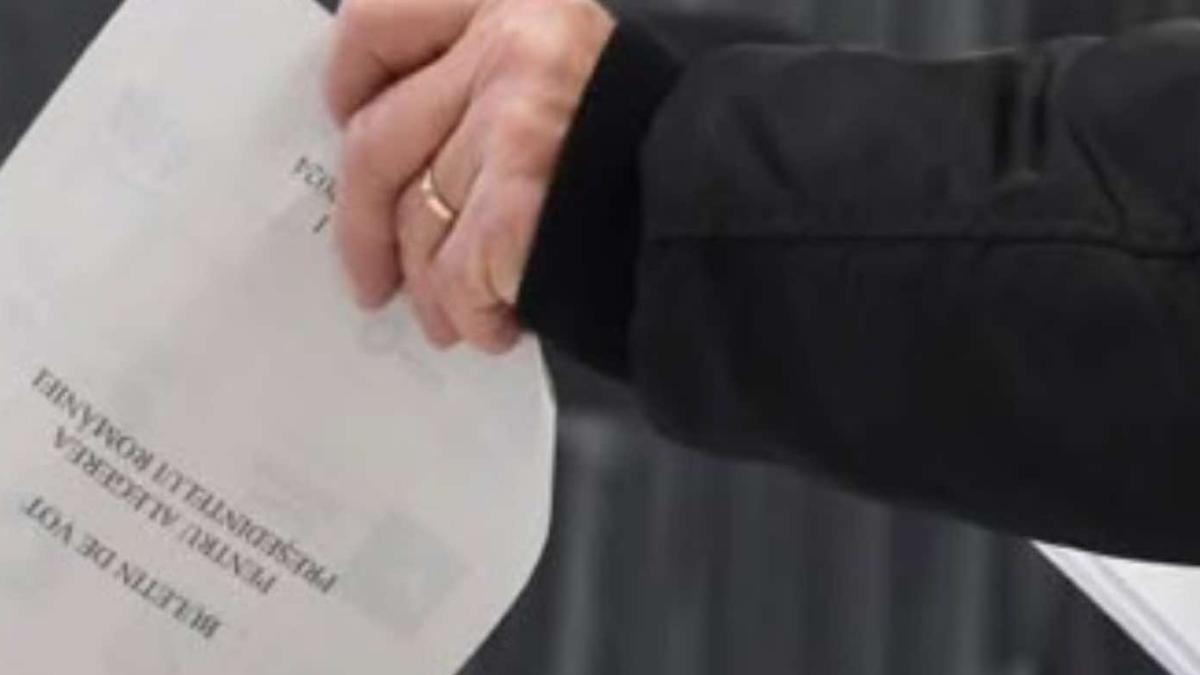 Cine ajunge în finala alegerilor prezidenţiale? Mugur Ciuvică are 2 variante
