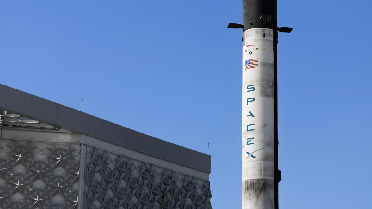România, parteneră cu Space X pentru dezvoltarea unei noi tehnologii de sateliţi