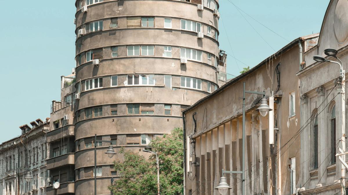 Diferenţa între România şi Germania la construcţia de blocuri. De ce nu putem face ca ei