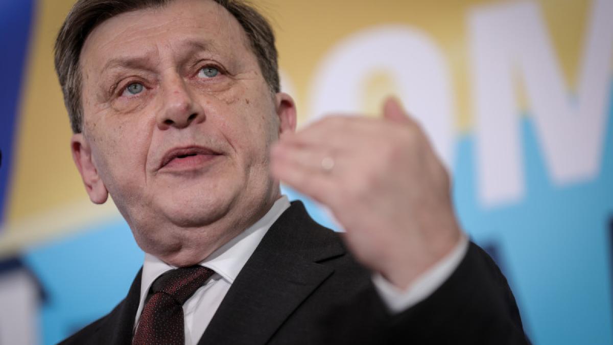 Mugur Ciuvică s-a răzgândit: Sunt aproape sigur, Crin Antonescu nu avea aproape nicio şansă să îl bată pe Simion