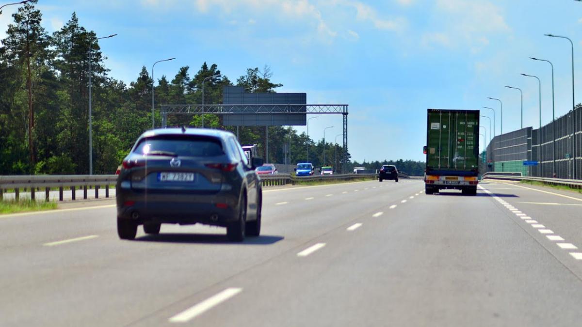Efectul neştiut la frânarea de urgenţă când mergi cu peste 200 km/h. Sfatul specialistului