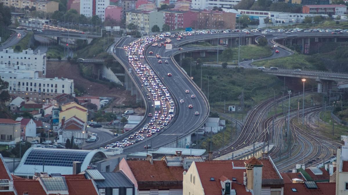Trafic sufocant în Lisabona. Sergiu Senciuc explică de ce parcările sunt o provocare zilnică