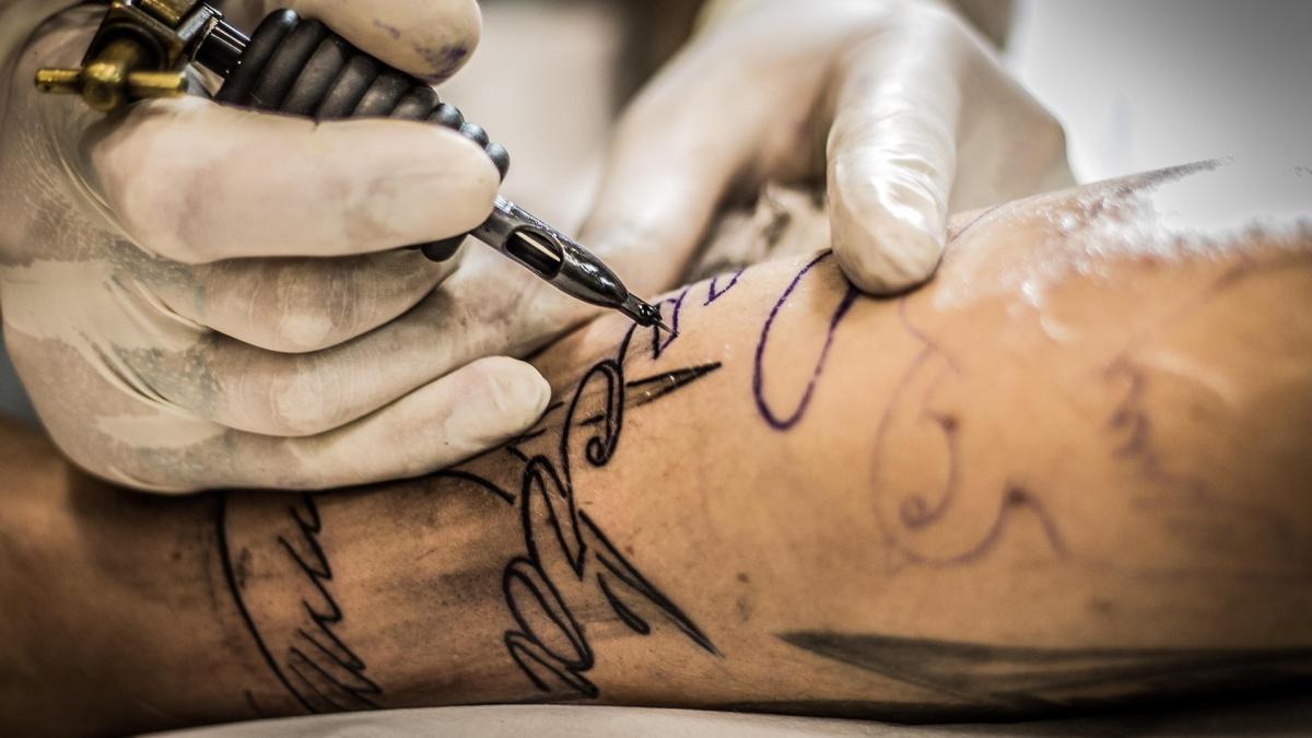 Tatuajele care vindecă: Teodora Baciu, invitată la MI-TH Influencer, vorbește despre puterea emoțională a tatuajelor medicale