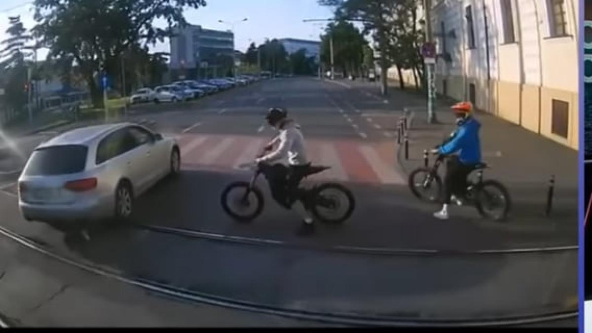 Copii pe trotinete şi biciclete, aproape de o tragedie în Timişoara. Titi Aur: Nu au nicio vină ei