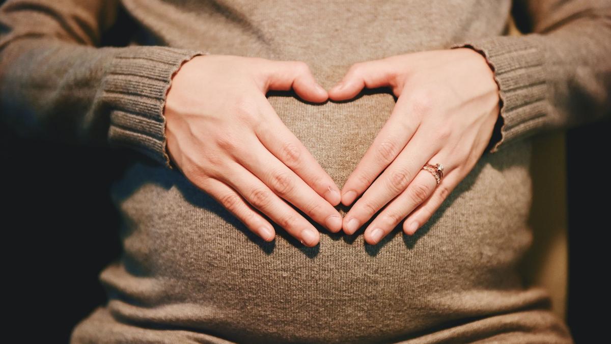 Speranță pentru femeile aflate la menopauză. Dr. Lucia Luchian explică cum mai poate fi obținută o sarcină