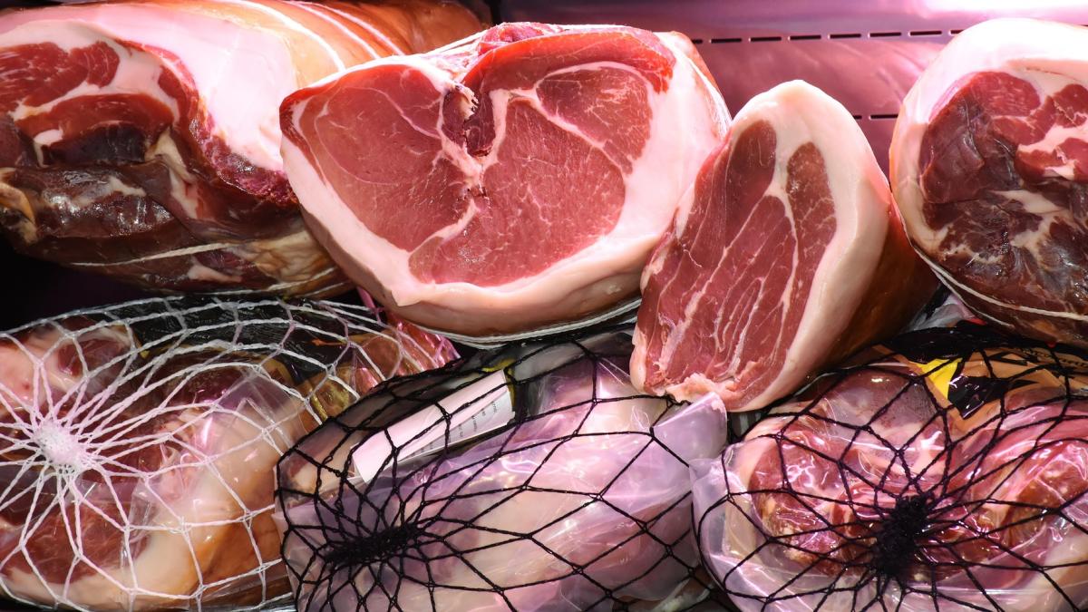 Deficit de 2 miliarde de euro la carne. Gestionarea slabă a pestei porcine adâncește problema