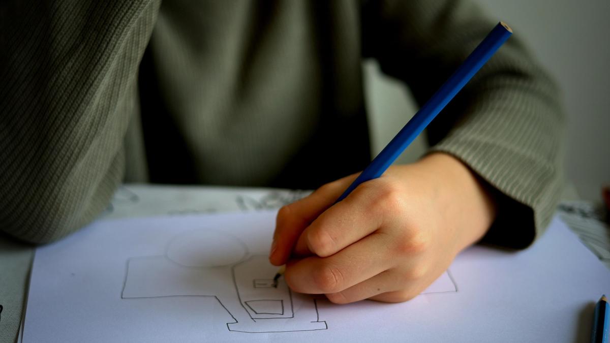 Consilierii școlari, depășiți de numărul elevilor. Un singur post pentru peste 1.300 de copii