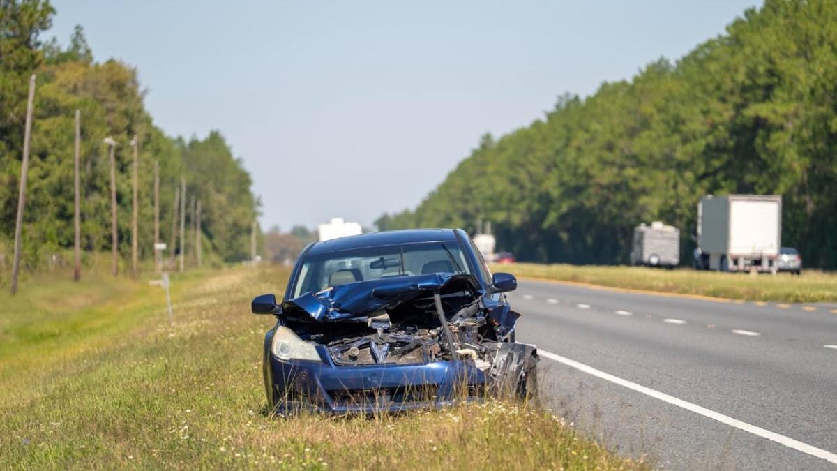Simularea unui impact frontal. De ce şoferul este, de multe ori, cel accidentat mai uşor